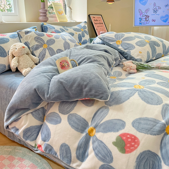 91家纺网 家纺一手货源 找家纺 雅居纺家纺 2025新款高克重牛奶绒印花四件套 蓝墨花朵