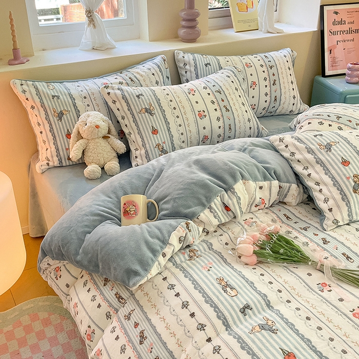 91家纺网 家纺一手货源 找家纺 雅居纺家纺 2025新款高克重牛奶绒印花四件套 蓝色小兔