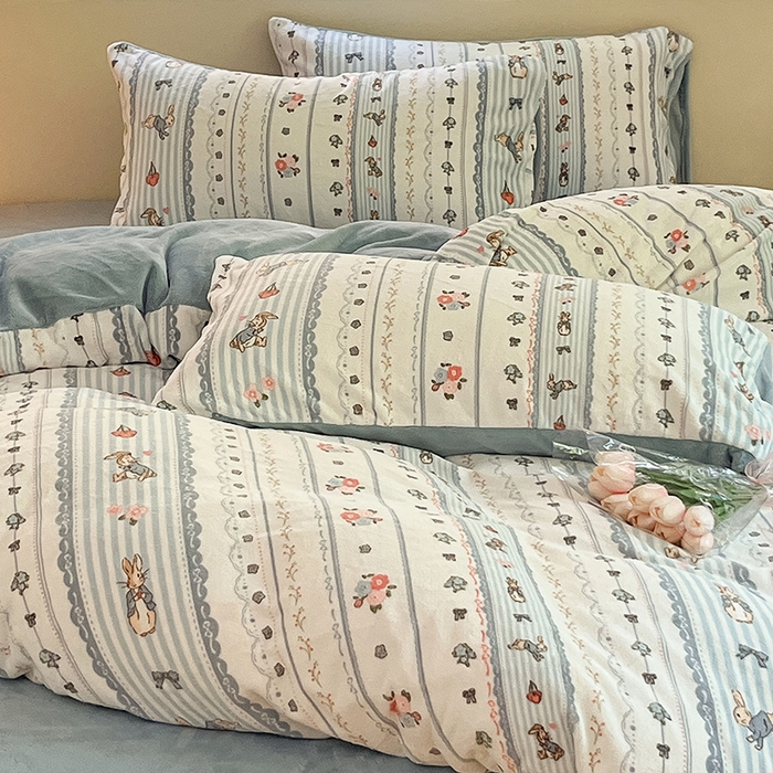 91家纺网 家纺一手货源 找家纺 雅居纺家纺 2025新款高克重牛奶绒印花四件套 蓝色小兔