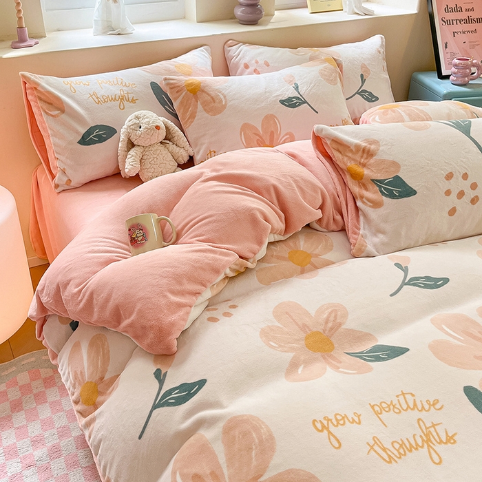 91家纺网 家纺一手货源 找家纺 雅居纺家纺 2025新款高克重牛奶绒印花四件套 浪漫花香