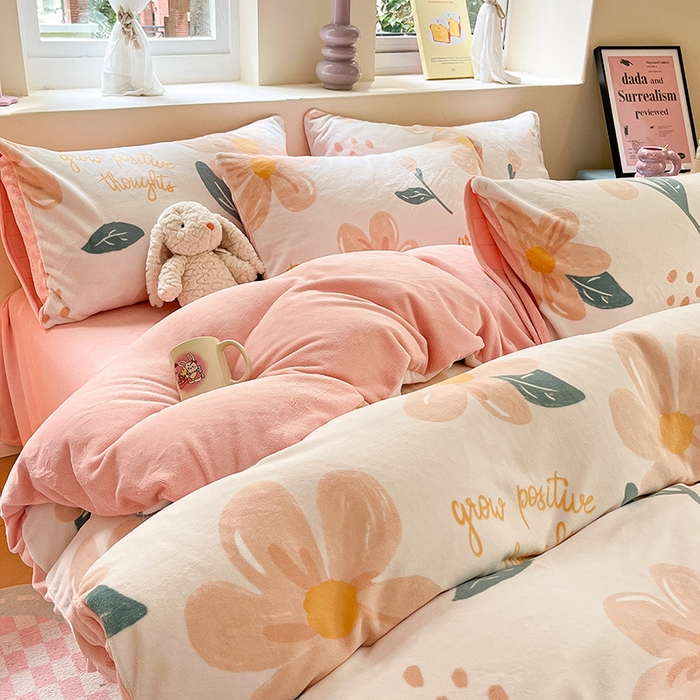 91家纺网 家纺一手货源 找家纺 雅居纺家纺 2025新款高克重牛奶绒印花四件套 浪漫花香