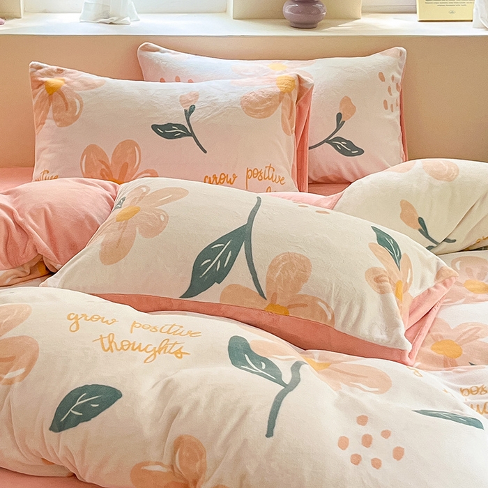 91家纺网 家纺一手货源 找家纺 雅居纺家纺 2025新款高克重牛奶绒印花四件套 浪漫花香