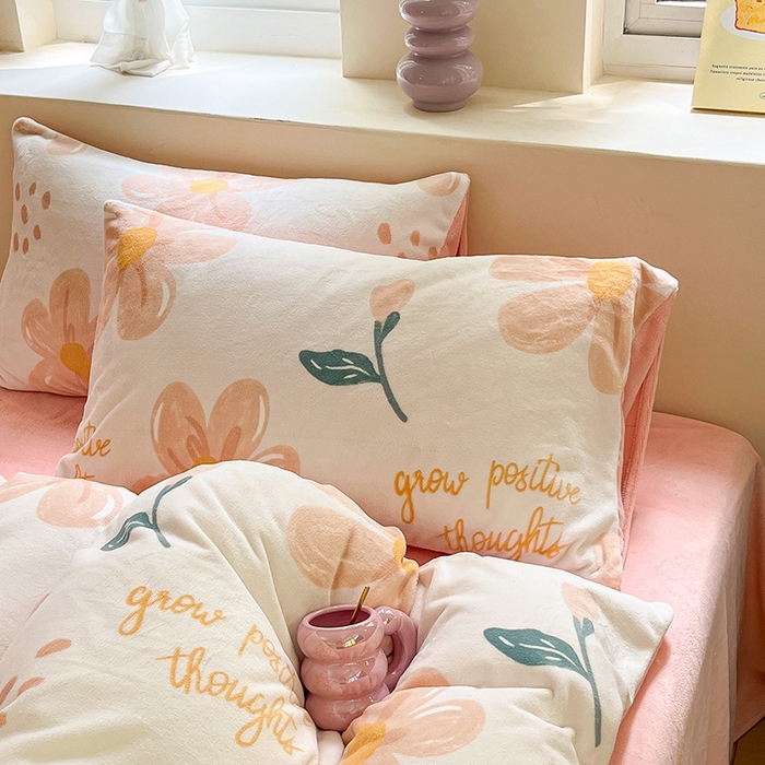 91家纺网 家纺一手货源 找家纺 雅居纺家纺 2025新款高克重牛奶绒印花四件套 浪漫花香