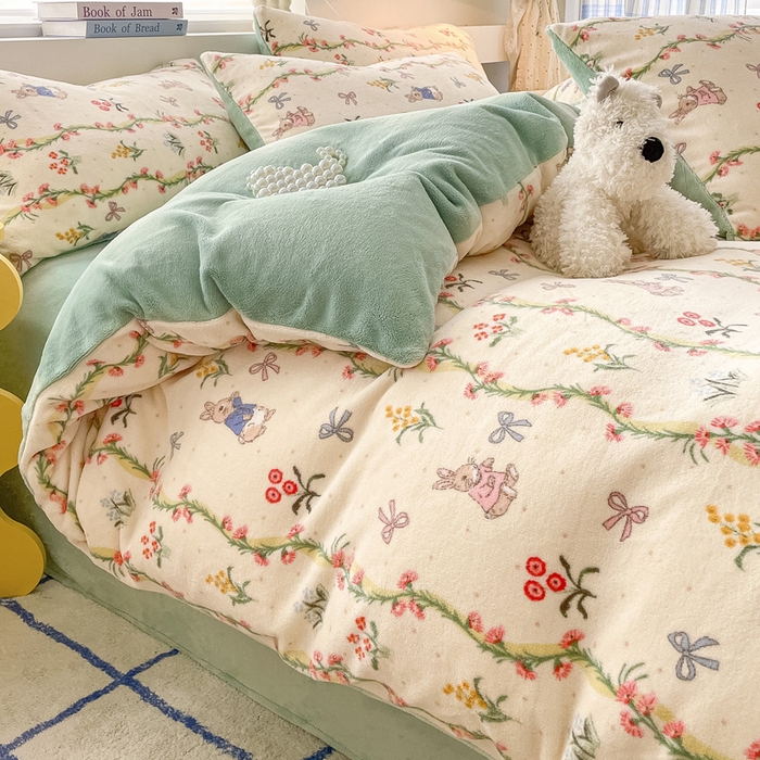 91家纺网 家纺一手货源 找家纺 雅居纺家纺 2025新款高克重牛奶绒印花四件套 秘境小兔