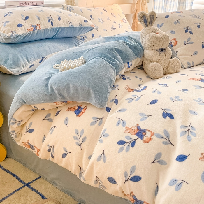 91家纺网 家纺一手货源 找家纺 雅居纺家纺 2025新款高克重牛奶绒印花四件套 树叶小兔子