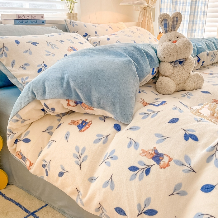 91家纺网 家纺一手货源 找家纺 雅居纺家纺 2025新款高克重牛奶绒印花四件套 树叶小兔子