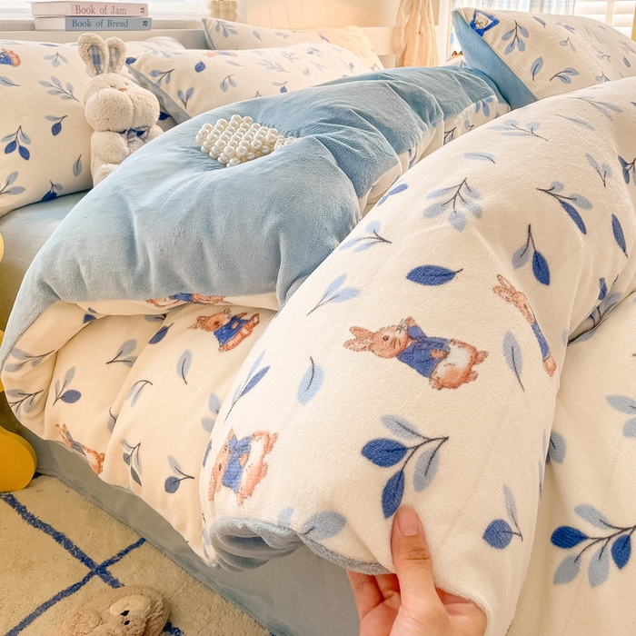 91家纺网 家纺一手货源 找家纺 雅居纺家纺 2025新款高克重牛奶绒印花四件套 树叶小兔子