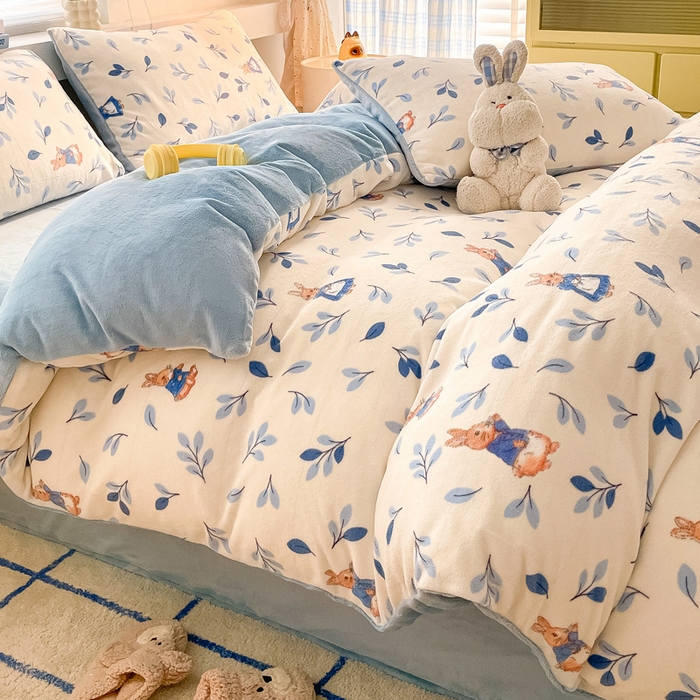 91家纺网 家纺一手货源 找家纺 雅居纺家纺 2025新款高克重牛奶绒印花四件套 树叶小兔子