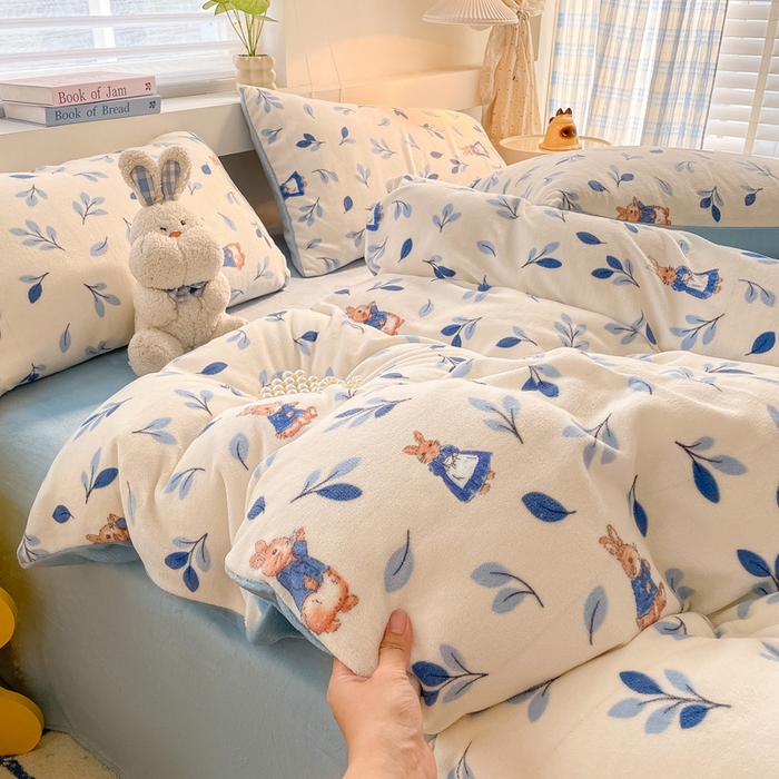 91家纺网 家纺一手货源 找家纺 雅居纺家纺 2025新款高克重牛奶绒印花四件套 树叶小兔子