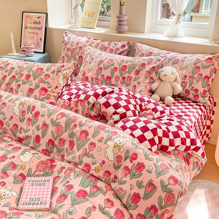 91家纺网 家纺一手货源 找家纺 雅居纺家纺 2025新款高克重牛奶绒印花四件套 休闲小兔