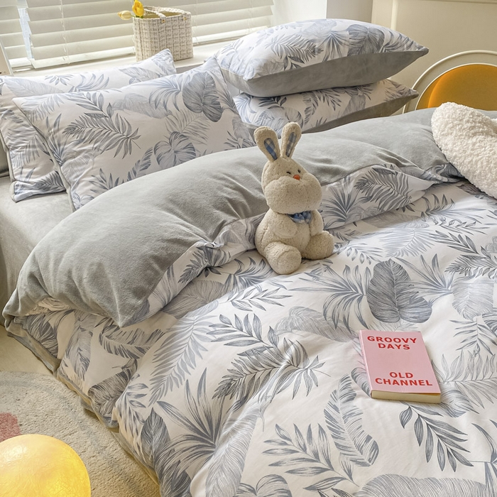 91家纺网 家纺一手货源 找家纺 晨希家居 2025A面40支全棉印花B版高克重牛奶绒棉加绒多规格套件棉加绒  羽毛-灰