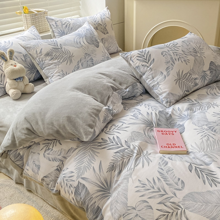 91家纺网 家纺一手货源 找家纺 晨希家居 2025A面40支全棉印花B版高克重牛奶绒棉加绒多规格套件棉加绒  羽毛-灰