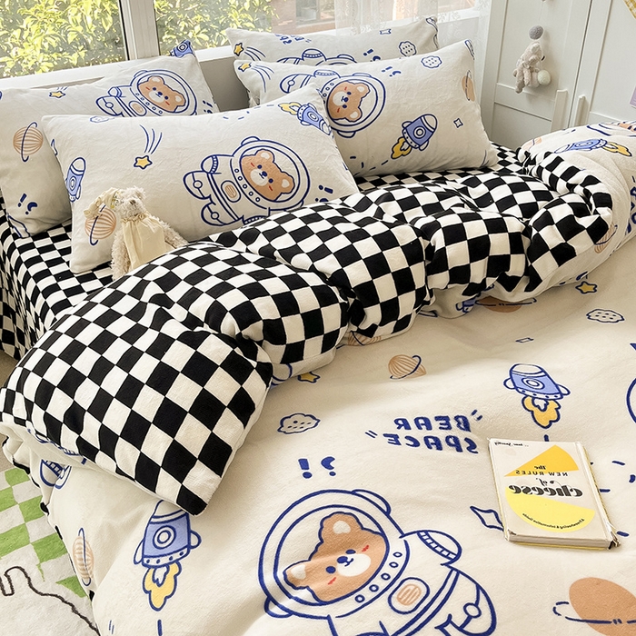 91家纺网 家纺一手货源 找家纺 雅居纺家纺 2025新款高克重牛奶绒印花四件套 宇航熊