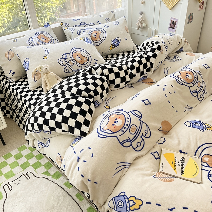 91家纺网 家纺一手货源 找家纺 雅居纺家纺 2025新款高克重牛奶绒印花四件套 宇航熊