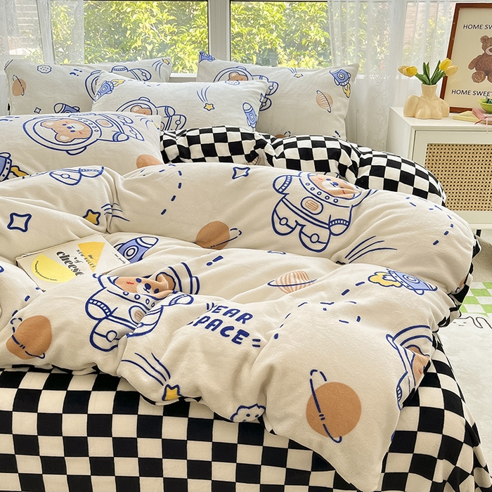 91家纺网 家纺一手货源 找家纺 雅居纺家纺 2025新款高克重牛奶绒印花四件套 宇航熊