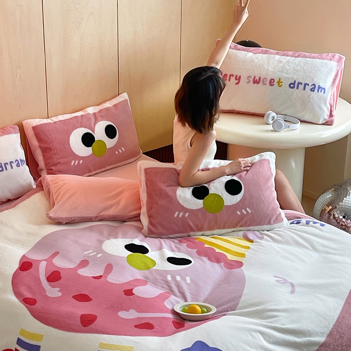 91家纺网 家纺一手货源 找家纺 安哆啦家纺 2025新款兔毛绒大版卡通牛奶绒兔兔绒印花四件套 美味乳酪