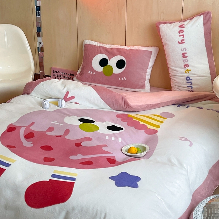 91家纺网 家纺一手货源 找家纺 安哆啦家纺 2025新款兔毛绒大版卡通牛奶绒兔兔绒印花四件套 美味乳酪