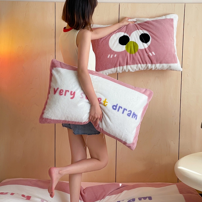 91家纺网 家纺一手货源 找家纺 安哆啦家纺 2025新款兔毛绒大版卡通牛奶绒兔兔绒印花四件套 美味乳酪