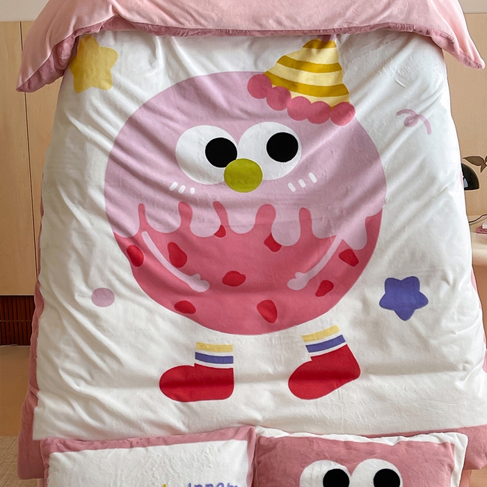 91家纺网 家纺一手货源 找家纺 安哆啦家纺 2025新款兔毛绒大版卡通牛奶绒兔兔绒印花四件套 美味乳酪