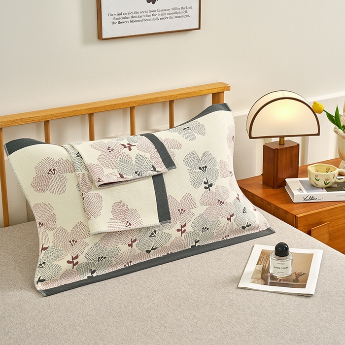 91家纺网 家纺一手货源 找家纺 棠薇家纺 2025新款精梳棉六层纱单枕巾 枕巾单件 勿忘我灰边