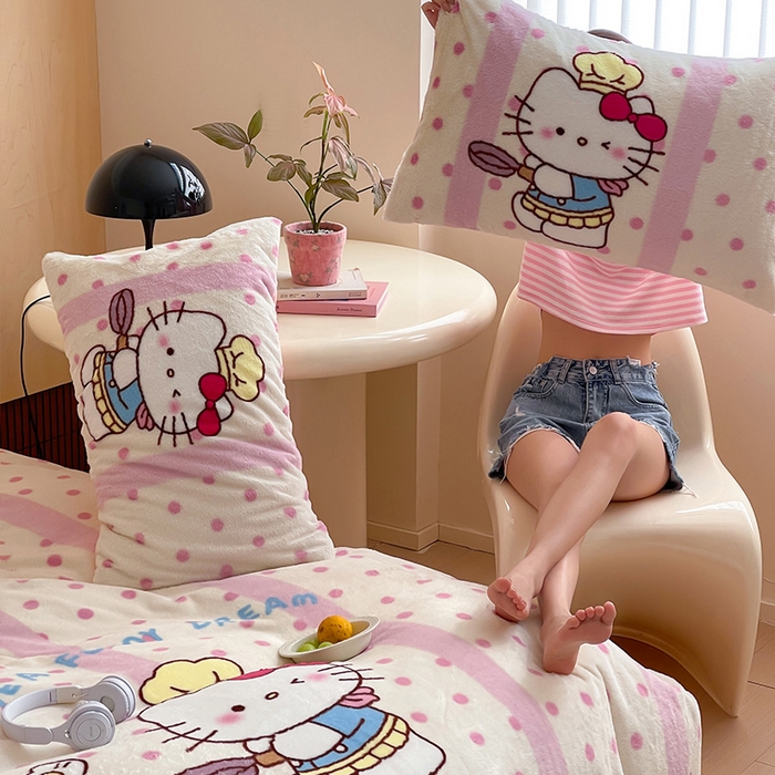 91家纺网 家纺一手货源 找家纺 安哆啦家纺 2025新款兔毛绒大版卡通牛奶绒兔兔绒印花四件套 烹饪猫