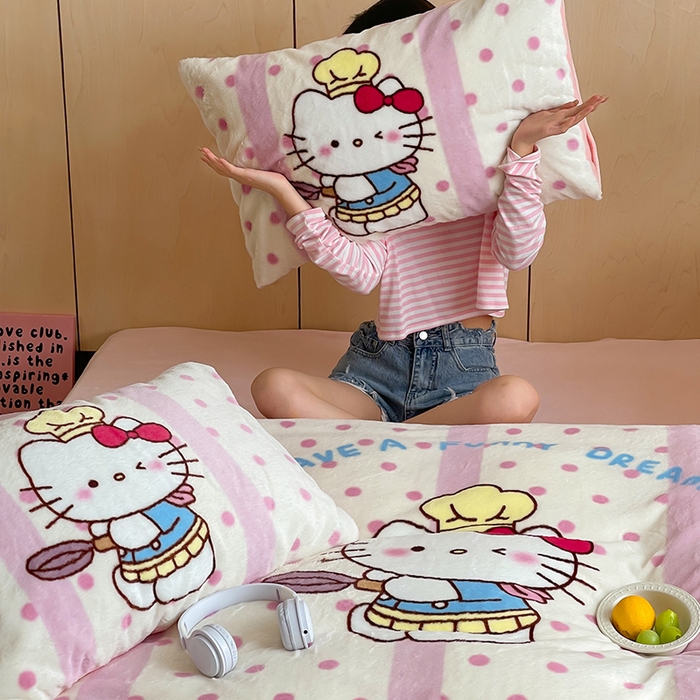 91家纺网 家纺一手货源 找家纺 安哆啦家纺 2025新款兔毛绒大版卡通牛奶绒兔兔绒印花四件套 烹饪猫