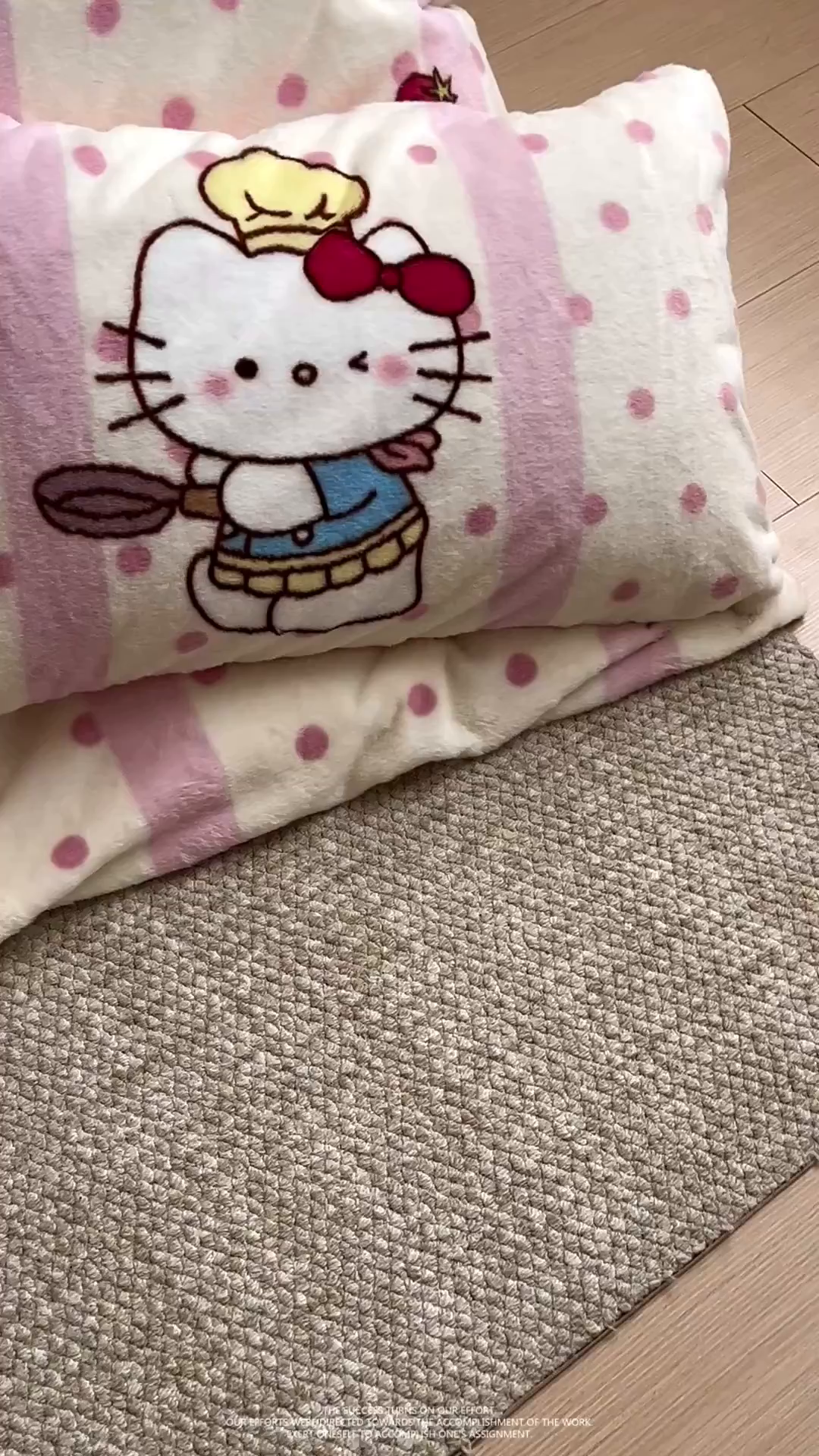 91家纺网 家纺一手货源 找家纺 安哆啦家纺 2025新款兔毛绒大版卡通牛奶绒兔兔绒印花四件套 烹饪猫