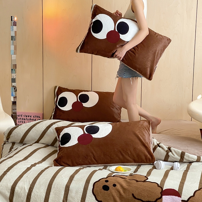 91家纺网 家纺一手货源 找家纺 安哆啦家纺 2025新款兔毛绒大版卡通牛奶绒兔兔绒印花四件套 巧克力狗