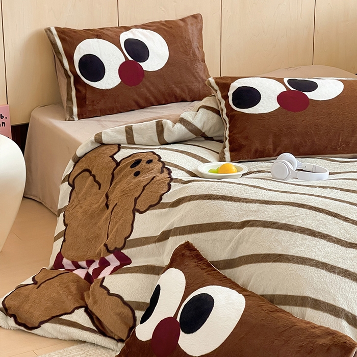 91家纺网 家纺一手货源 找家纺 安哆啦家纺 2025新款兔毛绒大版卡通牛奶绒兔兔绒印花四件套 巧克力狗