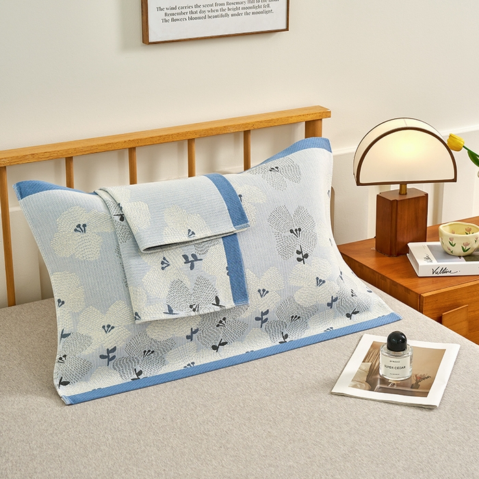 91家纺网 家纺一手货源 找家纺 棠薇家纺 2025新款精梳棉六层纱单枕巾 枕巾单件 勿忘我蓝