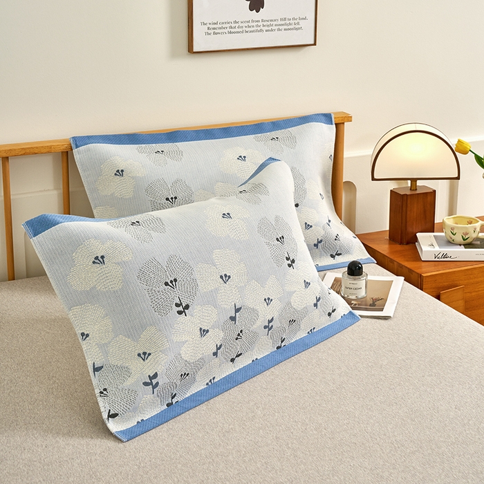 91家纺网 家纺一手货源 找家纺 棠薇家纺 2025新款精梳棉六层纱单枕巾 枕巾单件 勿忘我蓝