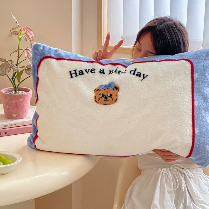 91家纺网 家纺一手货源 找家纺 安哆啦家纺 2025新款兔毛绒大版卡通牛奶绒兔兔绒印花四件套 绅士熊