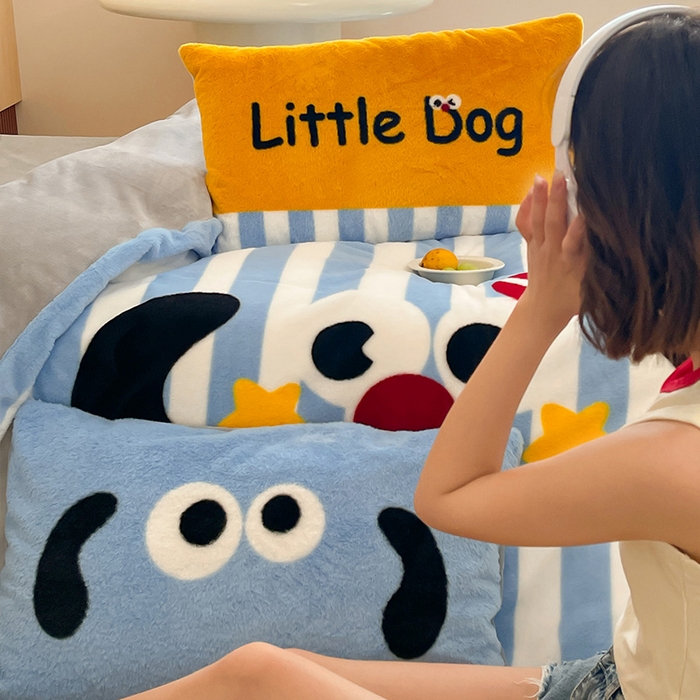 91家纺网 家纺一手货源 找家纺 安哆啦家纺 2025新款兔毛绒大版卡通牛奶绒兔兔绒印花四件套 圣诞狗