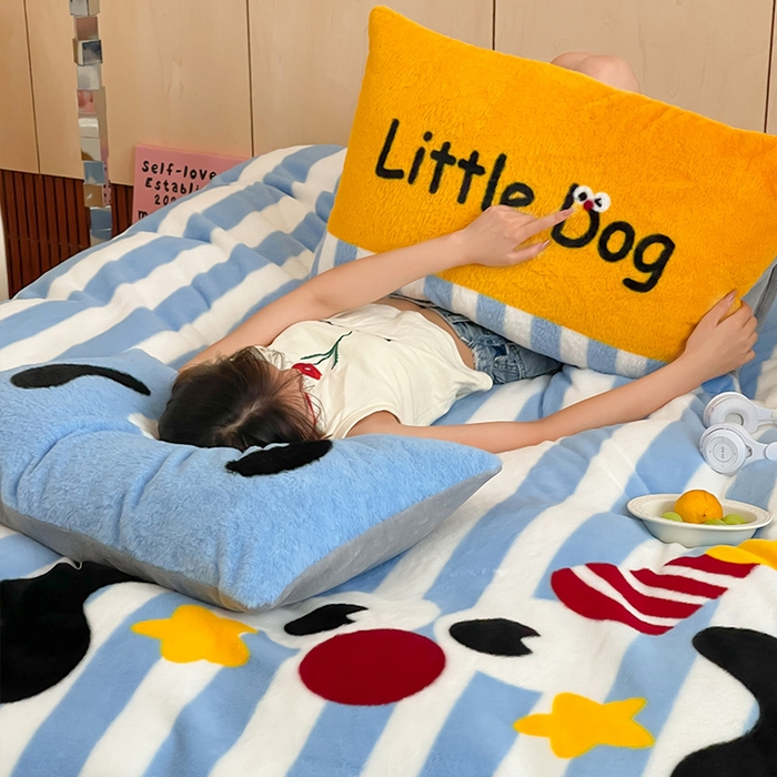 91家纺网 家纺一手货源 找家纺 安哆啦家纺 2025新款兔毛绒大版卡通牛奶绒兔兔绒印花四件套 圣诞狗