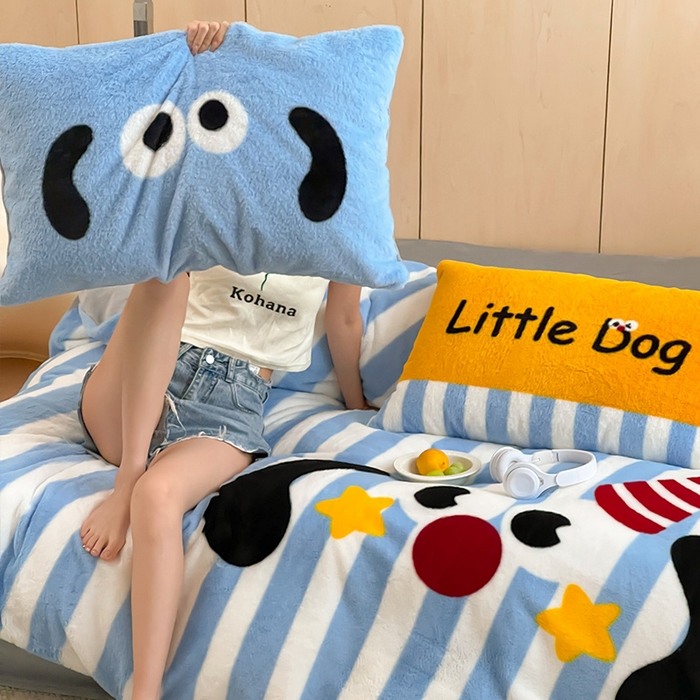 91家纺网 家纺一手货源 找家纺 安哆啦家纺 2025新款兔毛绒大版卡通牛奶绒兔兔绒印花四件套 圣诞狗