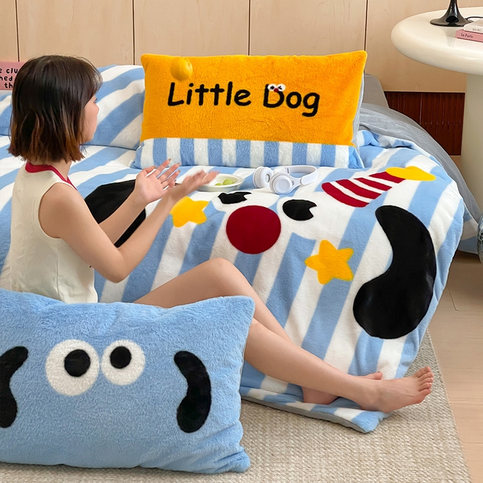 91家纺网 家纺一手货源 找家纺 安哆啦家纺 2025新款兔毛绒大版卡通牛奶绒兔兔绒印花四件套 圣诞狗