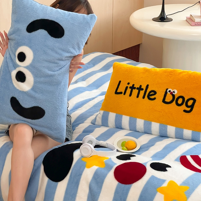 91家纺网 家纺一手货源 找家纺 安哆啦家纺 2025新款兔毛绒大版卡通牛奶绒兔兔绒印花四件套 圣诞狗