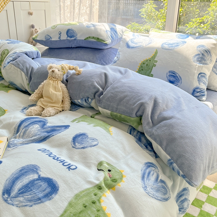 91家纺网 家纺一手货源 找家纺 雅居纺家纺 2025新款高克重牛奶绒印花单被套 爱心恐龙