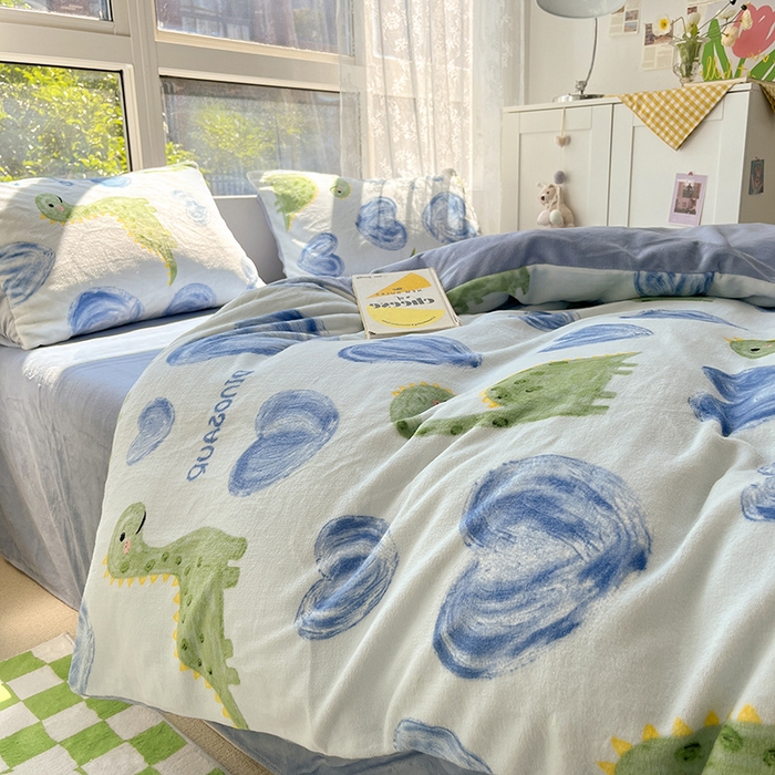 91家纺网 家纺一手货源 找家纺 雅居纺家纺 2025新款高克重牛奶绒印花单被套 爱心恐龙