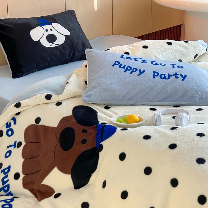 91家纺网 家纺一手货源 找家纺 安哆啦家纺 2025新款兔毛绒大版卡通牛奶绒兔兔绒印花四件套 小狗点点