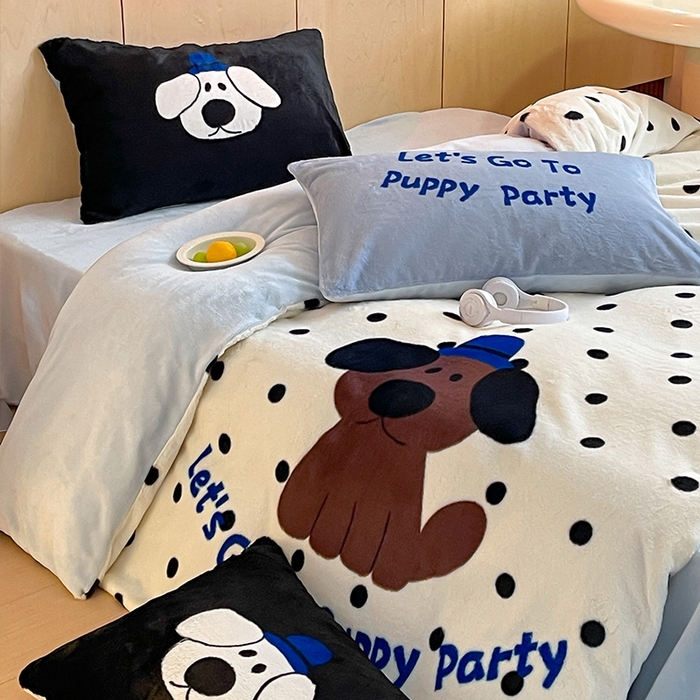 91家纺网 家纺一手货源 找家纺 安哆啦家纺 2025新款兔毛绒大版卡通牛奶绒兔兔绒印花四件套 小狗点点