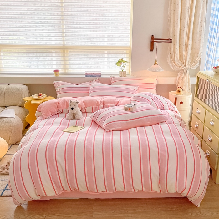 91家纺网 家纺一手货源 找家纺 雅居纺家纺 2025新款高克重牛奶绒印花单被套 粉色竖条