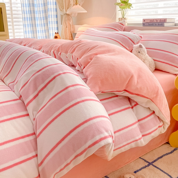 91家纺网 家纺一手货源 找家纺 雅居纺家纺 2025新款高克重牛奶绒印花单被套 粉色竖条