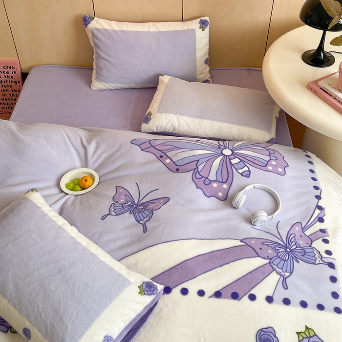 91家纺网 家纺一手货源 找家纺 安哆啦家纺 2025新款兔毛绒大版卡通牛奶绒兔兔绒印花四件套 紫花蝶