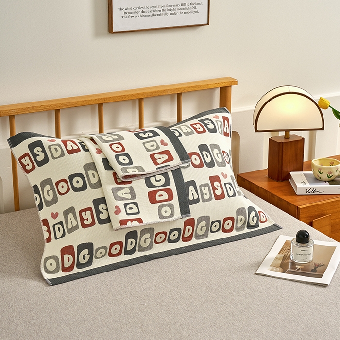 91家纺网 家纺一手货源 找家纺 棠薇家纺 2025新款精梳棉六层纱单枕巾 枕巾单件 字母派灰