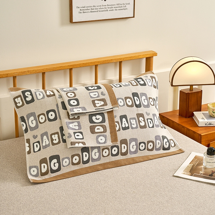 91家纺网 家纺一手货源 找家纺 棠薇家纺 2025新款精梳棉六层纱单枕巾 枕巾单件 字母派咖