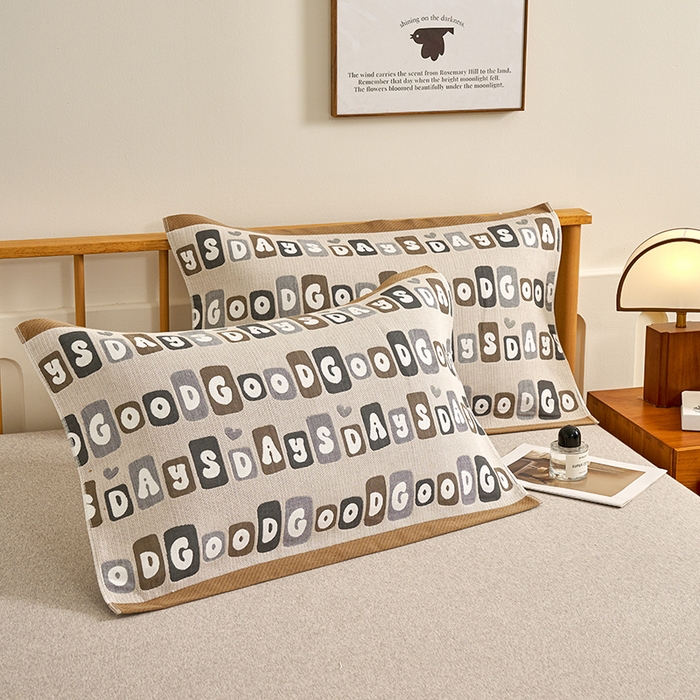 91家纺网 家纺一手货源 找家纺 棠薇家纺 2025新款精梳棉六层纱单枕巾 枕巾单件 字母派咖