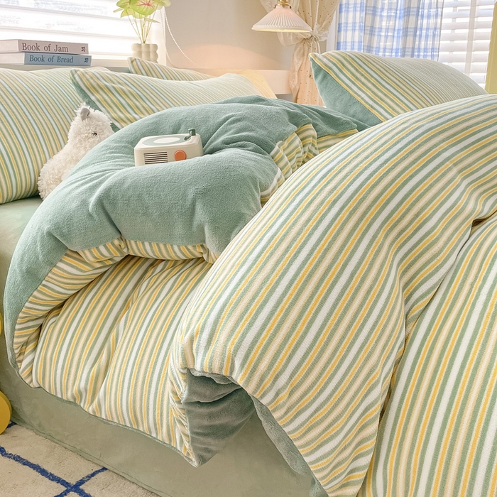 91家纺网 家纺一手货源 找家纺 雅居纺家纺 2025新款高克重牛奶绒印花单被套 简约绿条