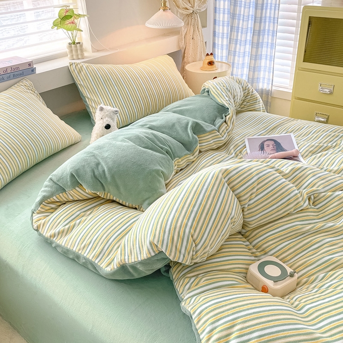 91家纺网 家纺一手货源 找家纺 雅居纺家纺 2025新款高克重牛奶绒印花单被套 简约绿条