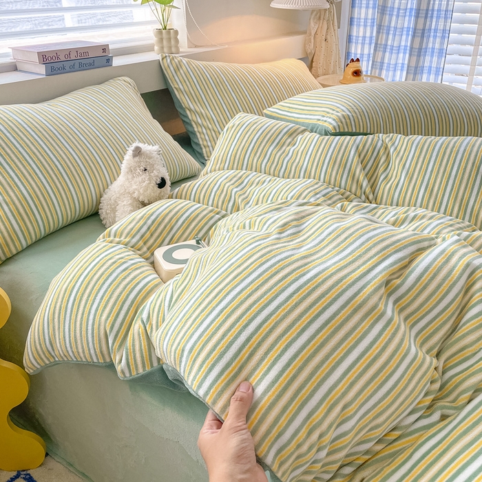 91家纺网 家纺一手货源 找家纺 雅居纺家纺 2025新款高克重牛奶绒印花单被套 简约绿条